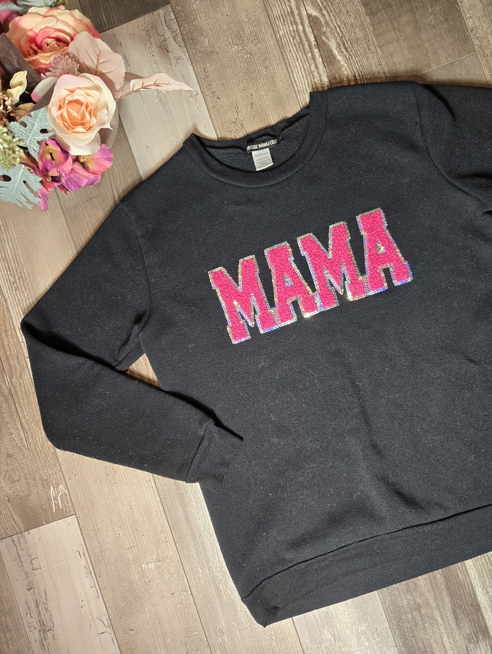 5 MORE MINUTES MAMA Black & Hot Pink Chenille Patch Sweatshirt Women's Sz Small